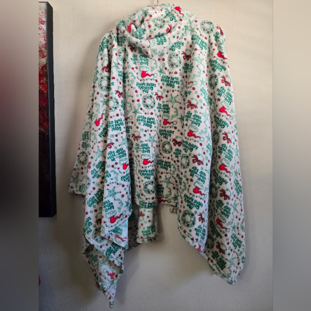 Kirkland Signature Holiday Print Shawl - Red and Green